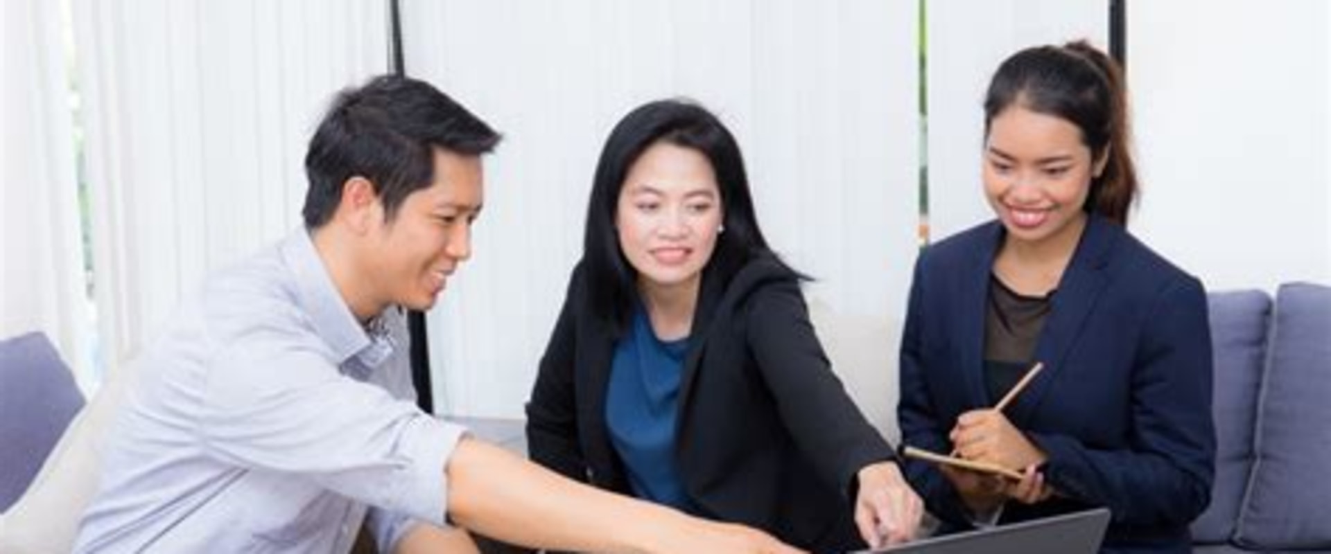 Understanding the Difference Between Licensed and Unlicensed Professionals